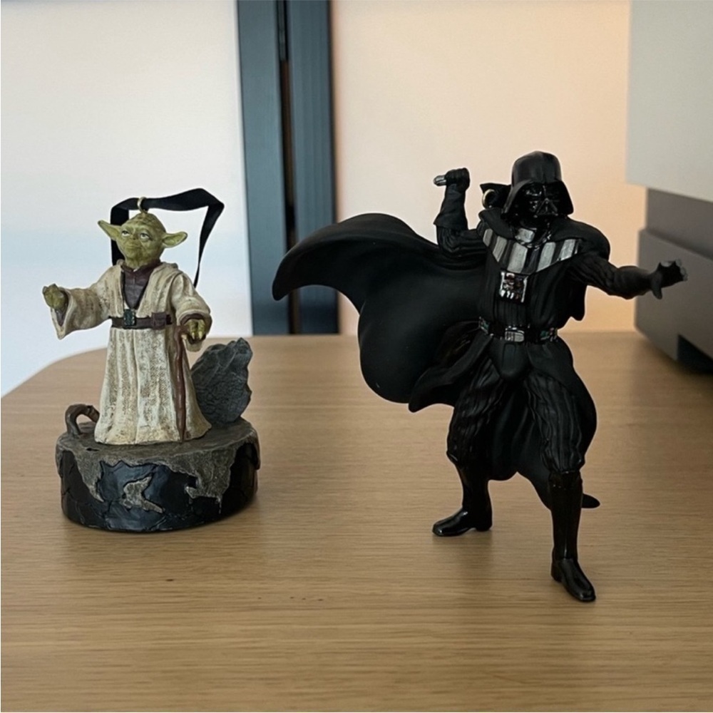 Set of 2 Star Wars Yoda & Darth Vader
Christmas ornaments